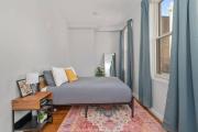 Prime OTR off Vine St, Lux Full Bed, Fast WiFi, Fully Equipped, 50in TV, Sleeps 4ppl