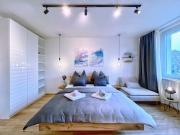 Janas WOW apt, 3 room, free parking, 15Airpt, 25City