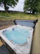 8 Clos Na Feirme Three Bedroom House with Hot Tub