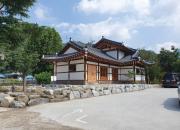 Jeonju Hanok Maeul Daeseung Jeongdam Hanok Dockchae Pension