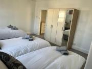 Stylish Large comfortable 5 bedroom house Stylish Large comfortable 5 bedroom house