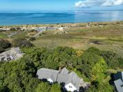 Walk to beach Secluded and private home and backyard