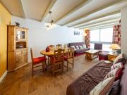 Appartement 57m², 6 pers, ski-in ski-out, proche commerces - FR-1-807-85 Appartement 57m², 6 pers, ski-in ski-out, proche commerces - FR-1-807-85