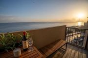 Sea Front 3 Bedroom Apartment with PS5