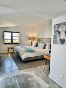 Eleven, Boutique luxury house & garden