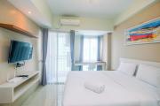 Cozy and Minimalist Studio Apartment at Grand Dhika City By Travelio