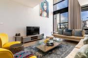 Urban Palette - Modern & Artistic Green Point Apt