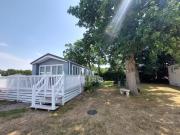 Tulip Lodge at Oakdene - Passes included free!