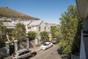 Home for 8 in central Green Point