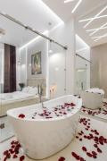 Royal special bathtub apartment