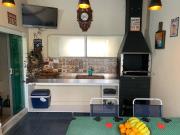 Apto em Guarujá com Aréa aconchegante privativa com churrasqueira