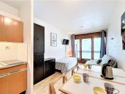 Studio lumineux au centre avec balcon - FR-1-267-274