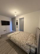 Large Ensuite Room in Manchester with Free Parking