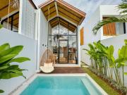 White Romantic Tiny Villa close to Canggu
