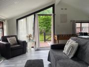 Lodge Sleeps 6 with Pool and WiFi