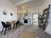 F2 Town Centre Apt, Comfy, Modern, Convenient!