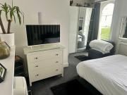 Beautiful & Vast Central Apartment Free Parking