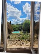 Mas Les Romarins, 10 min dUzès, piscine et grand jardin clos, jeux, nid de repos et base pour activités dans le Gard