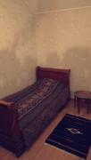 Chambre spacieuse dans une maison