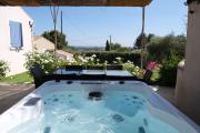 Vacation rental in the Alpilles, Provence, close to the village center - Beautiful view -Air conditionning Heated pool and spa - sleeps 8