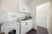 Mawson Lakes Retreat - 3BR, Wifi, Parking