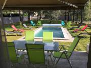 A pretty family house located in a tranquil area with a pretty view of the Luberon range. A pretty family house located in a tranquil area with a pretty view of the Luberon range.