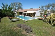 Family house with private pool in the countryside of Les Taillades, in the Luberon Park