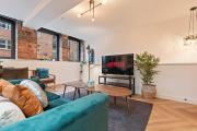 Birmingham City Centre Apartment - Sleeps upto 6 guests, on street car parking