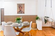 Natalys Vibrant 2BR - 4 mins walk to Acropolis