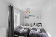 3 Bed Sleeps 6 Free Parking Wifi