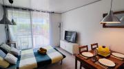 Studio dans quartier calme - climatisation - terrasse - parking - à 900m des plages et 400m des commerces
