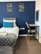 4 Beds 2 Bath Lift Refurbished MONTHLY DISCOUNTS