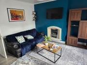 Cosy 3 Bed with Parking Near Piccadilly, Etihad Stadium and COOP Live Sleeps up to 6