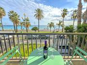 Cosy Cariatides Condo Promenade