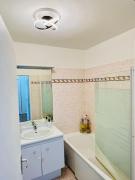 Chic Appartement Design et Securise avec parking, Proche Paris I CDG