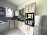 Baywatch - Pieds dans leau avec piscine