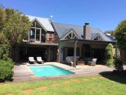 Spacious Villa & Separate Cottage with pool in Noordhoek