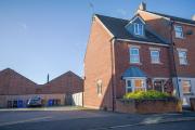 Comfortable 4 Bed Modern Townhouse with Parking Comfortable 4 Bed Modern Townhouse with Parking