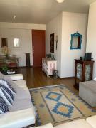 01 Quarto aconchegante só para 02 pessoas em área nobre