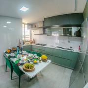 Casa de alto padrão em muro alto