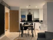 Bright 1 bed Apartment with Parking