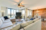 Airy Destin Condo with Pool - Walk to Private Beach!