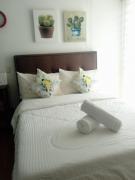 Davao Stay Suites Studio with Samal View APT2-1509, AC, WiFi, Queen, Kitchen