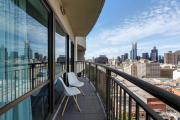 Modern Nomads Central Melbourne Spacious 2BR City Skyline Views