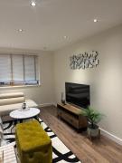 Modern & stylish 1 bedroom apartment, sleeps 4, London