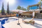Spacious Villa Santa Fe - private pool, big garden and AC close to Sitges