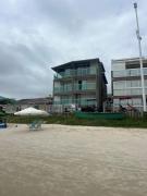 Pé na areia Apto Bombas