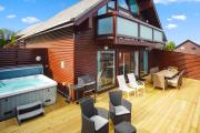 Lux Hot Tub Lodge, Retallack nr Padstow and Newquay