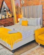 Champagne apartment on Main