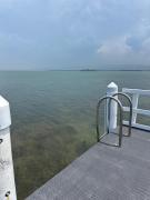 Dreamy Lake Retreat & Sunsets